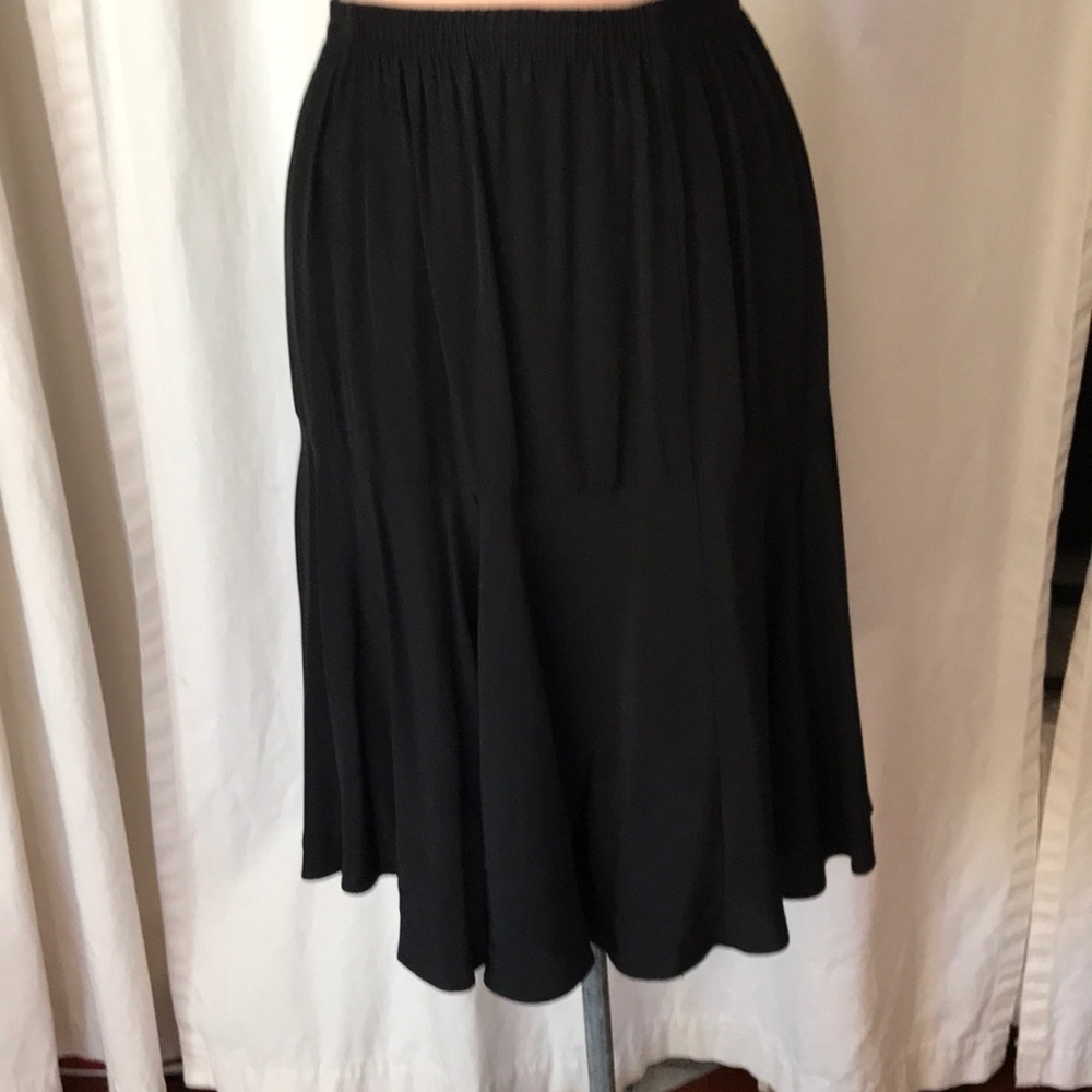 Dropped waist flared black skirt 10 - Picture 1 of 6
